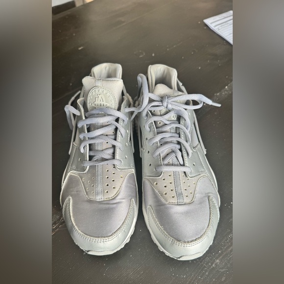 Nike Shoes - LIKE NEW Nike Air Huarache Gray Sneakers Women’s 8.5